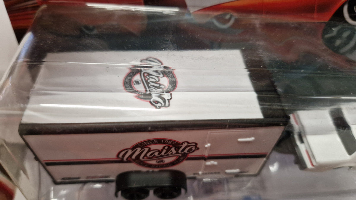 Maisto Design Tow & Go 1987 Buick Regal with T-Type Car Trailer (CT06)