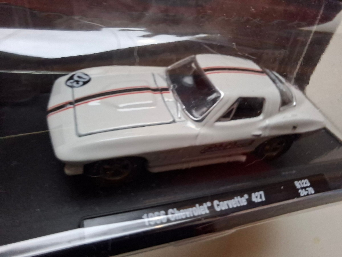 M2 Machines Auto drivers R123 1966 Chevrolet corvette 427 Edelbrock equ   (NG44)
