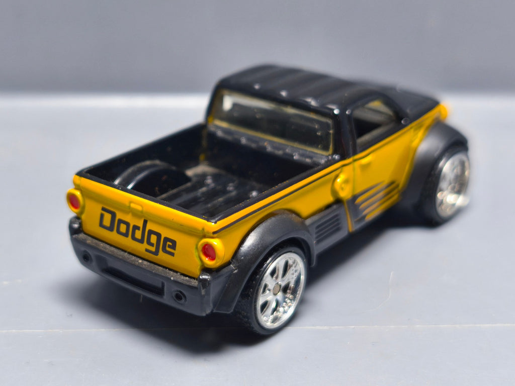 Hot Wheels 2004 affinity  Dodge m80  (A04)