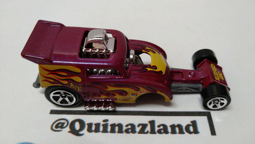 Hot Wheels Altered ego 2012-039   (A17)