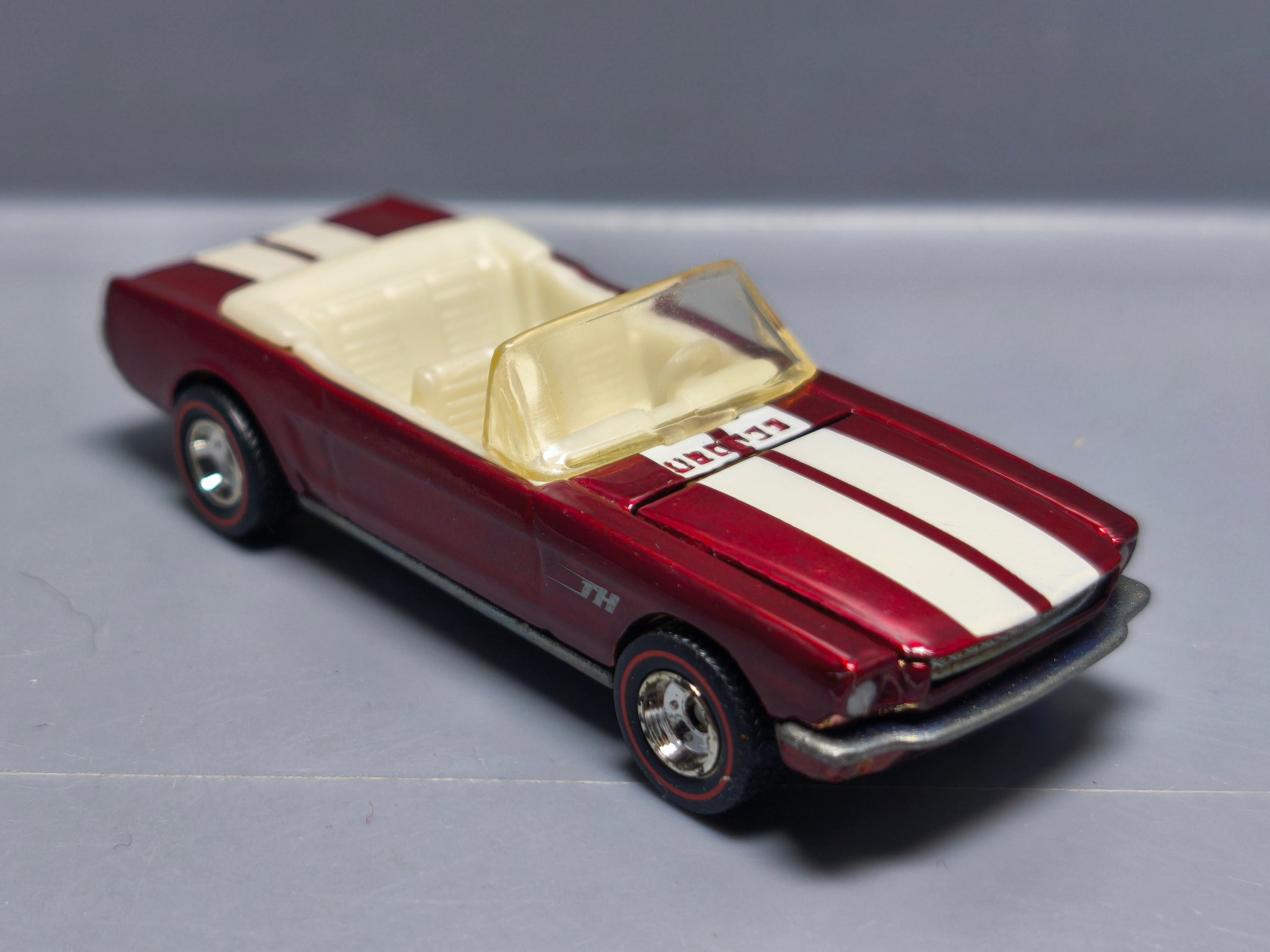 Hot Wheels Treasure Hunt 65 mustang convertible 2009-043 (A07)