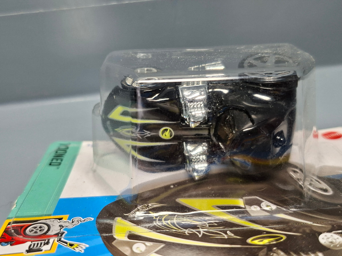 Hot Wheels Treasure Hunt Twin mill  2022-081 (NP19)