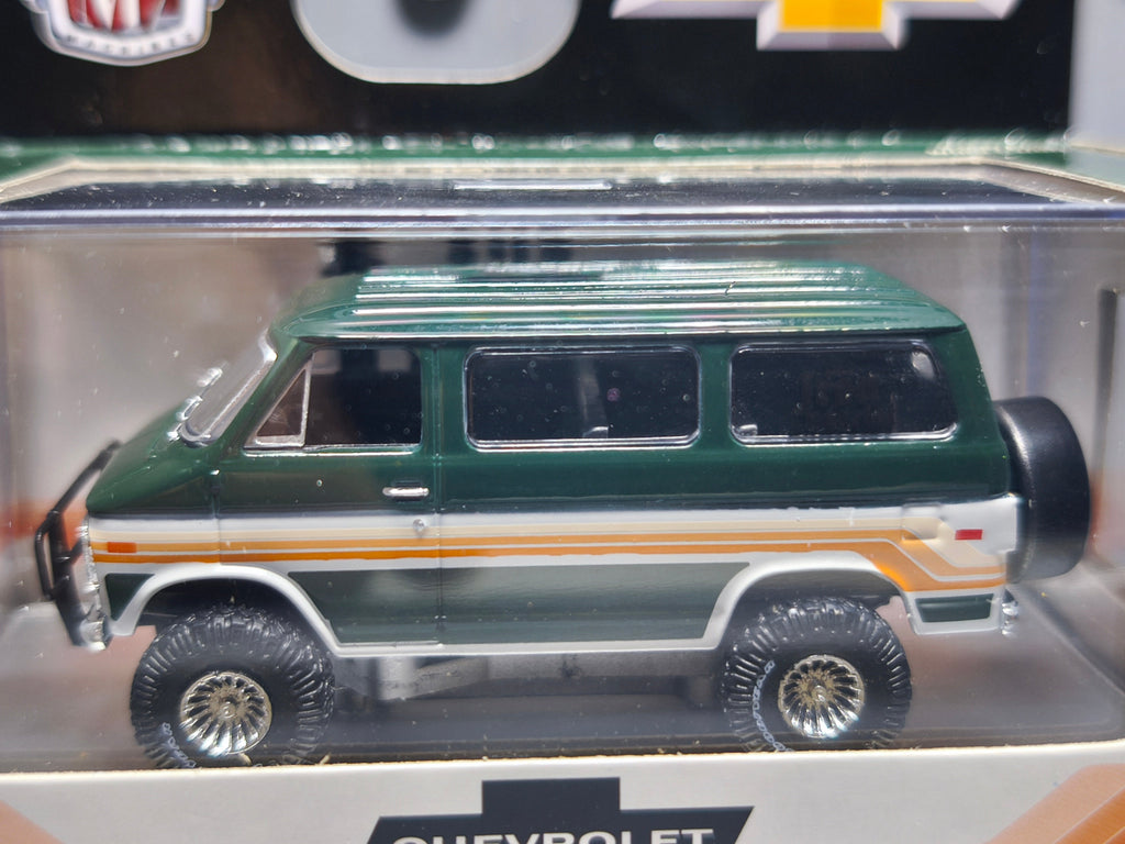 M2 Machines 1971 Chevrolet van beauville 4X4 R104 25-85 (NP08)