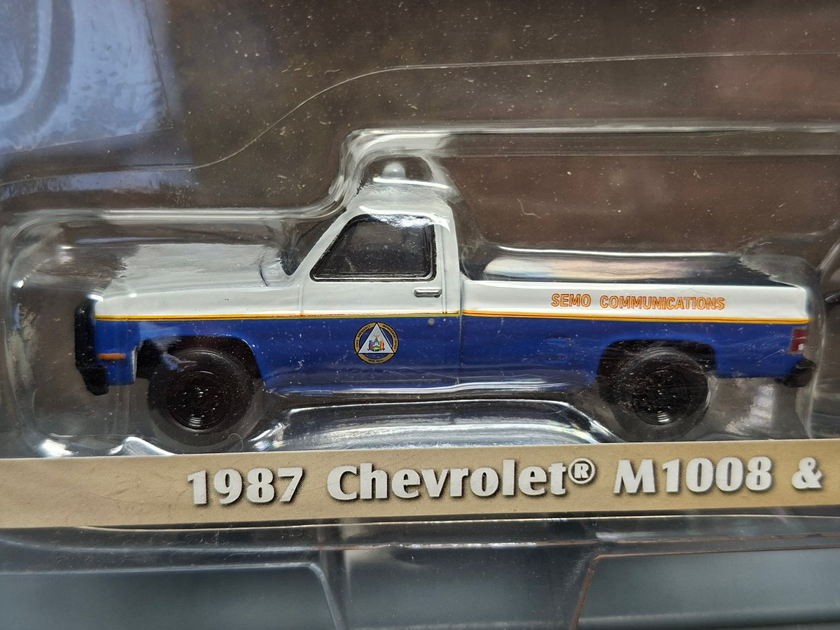 Greenlight Hitch & Tow 1987 Chevrolet M1008 & Semo Communications Trailer (CT04)