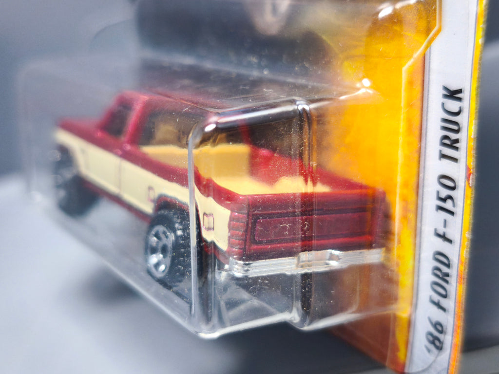 Matchbox 2022 Jurassic World dominion '86 Ford F-150 truck   (NP12)