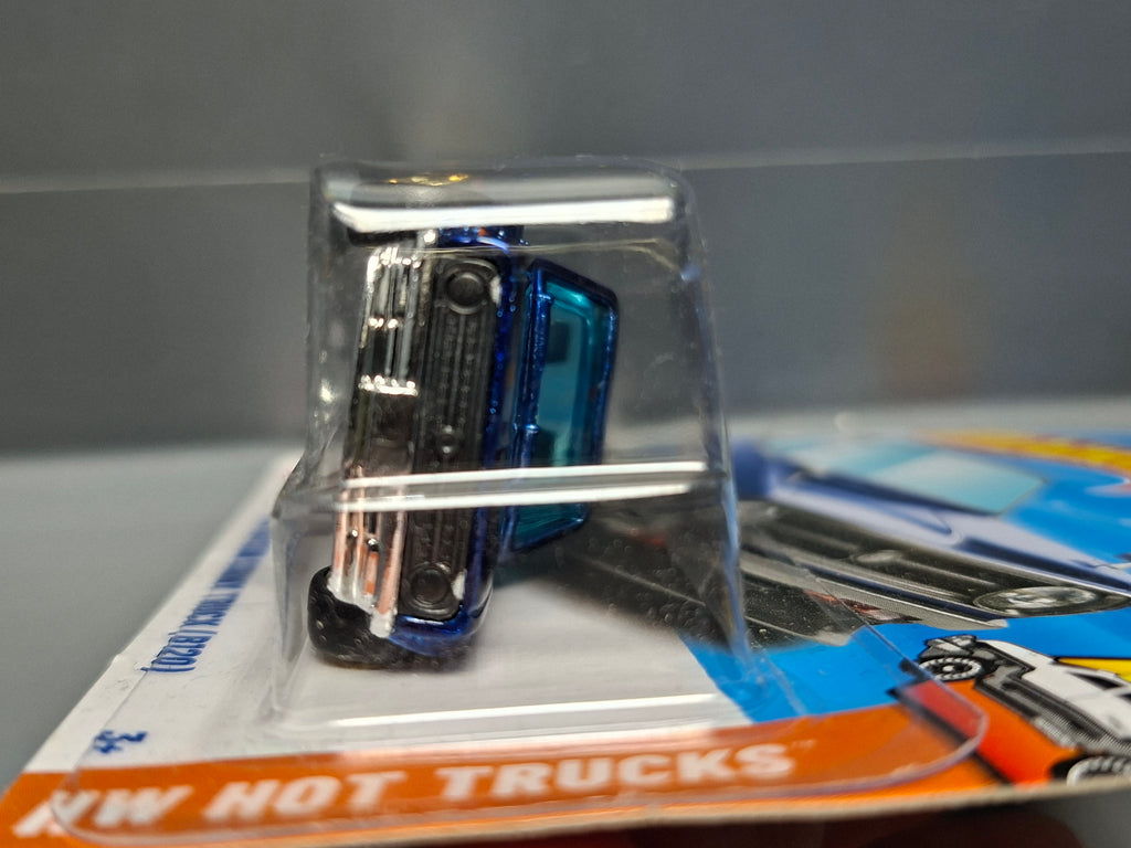 Hot Wheels 1975 datsun Sunny truck (B120) $TH 2025-093     (NP17)