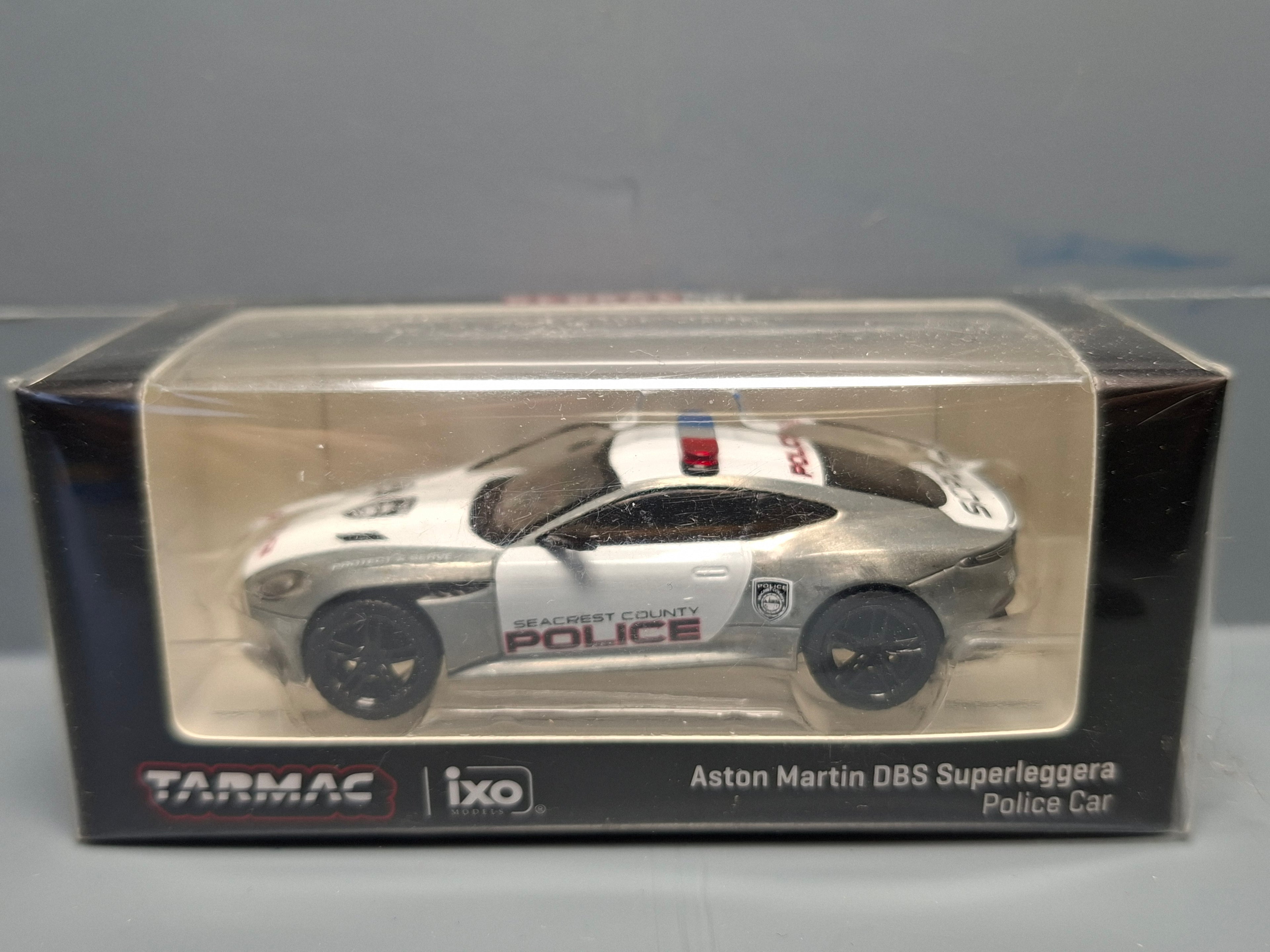 Tarmac 1/64 Aston Martin DBS Superleggera Police Car Chase  (NP18)