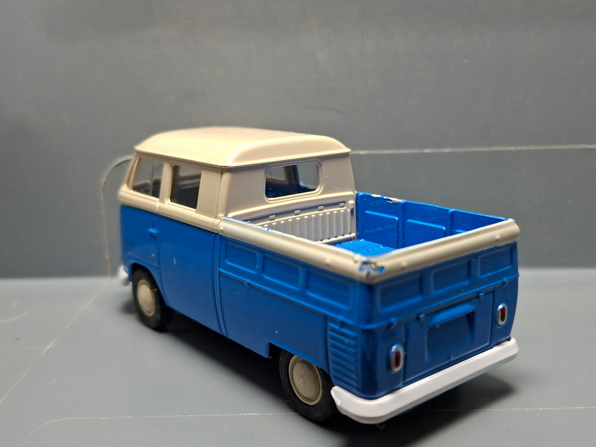 Welly  Volkswagen T1 double cab pickup bleu  (CP03)