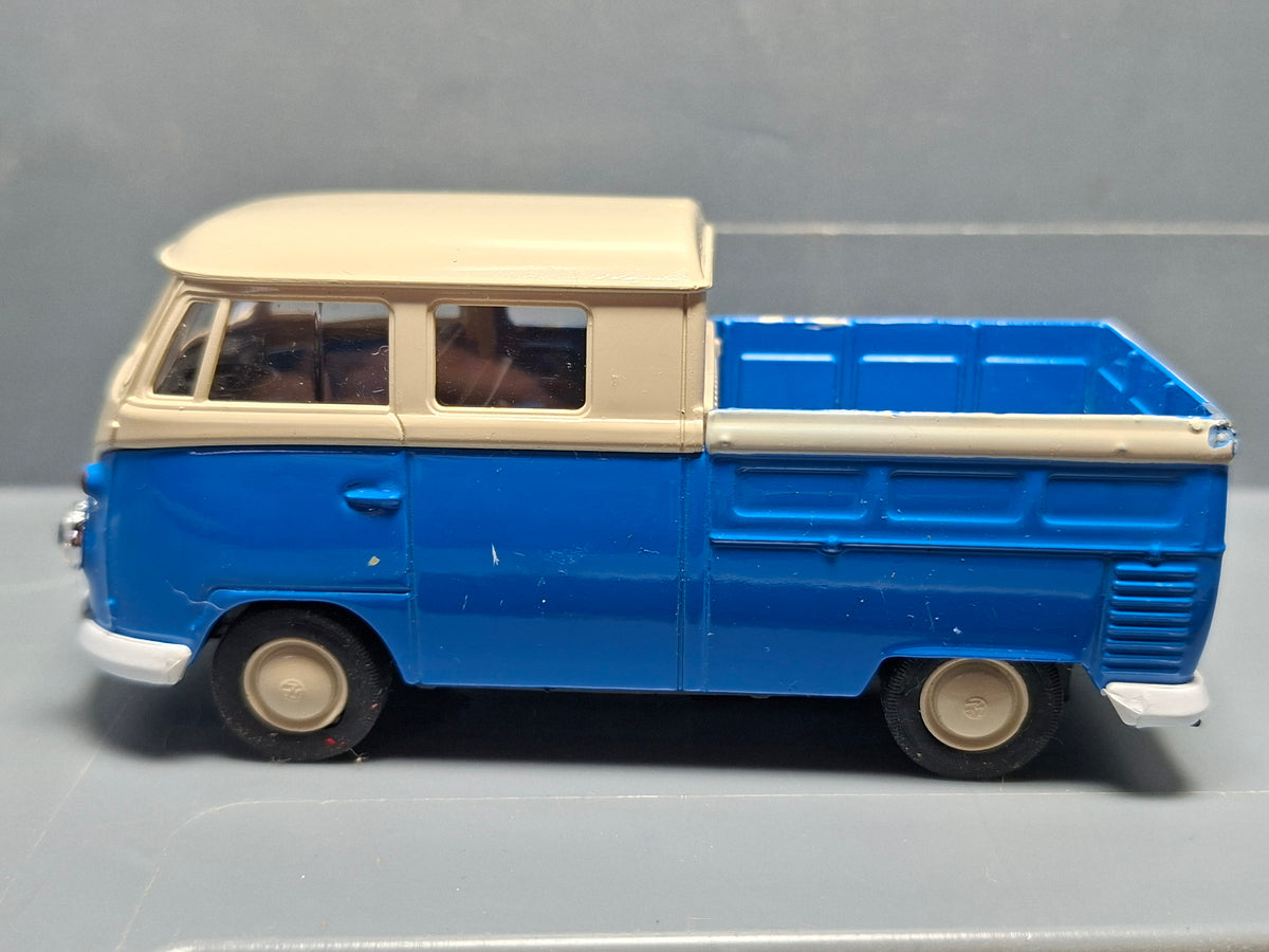 Welly  Volkswagen T1 double cab pickup bleu  (CP03)