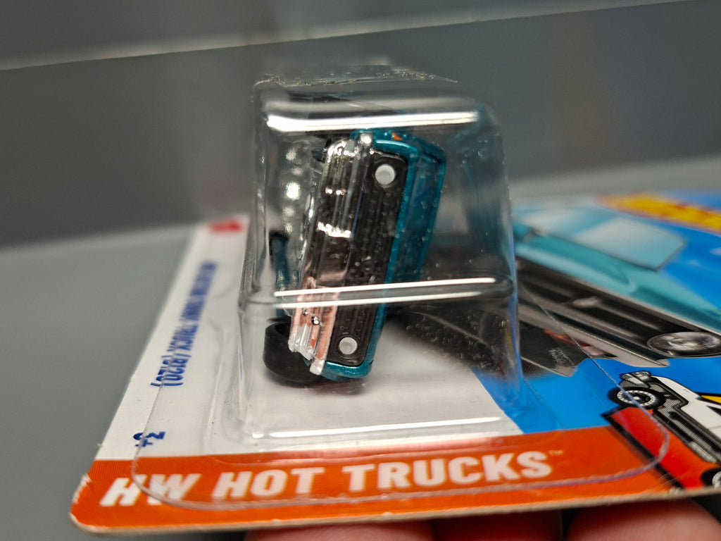 Hot Wheels 1975 datsun Sunny truck (B120) 2025-093 (CP03)