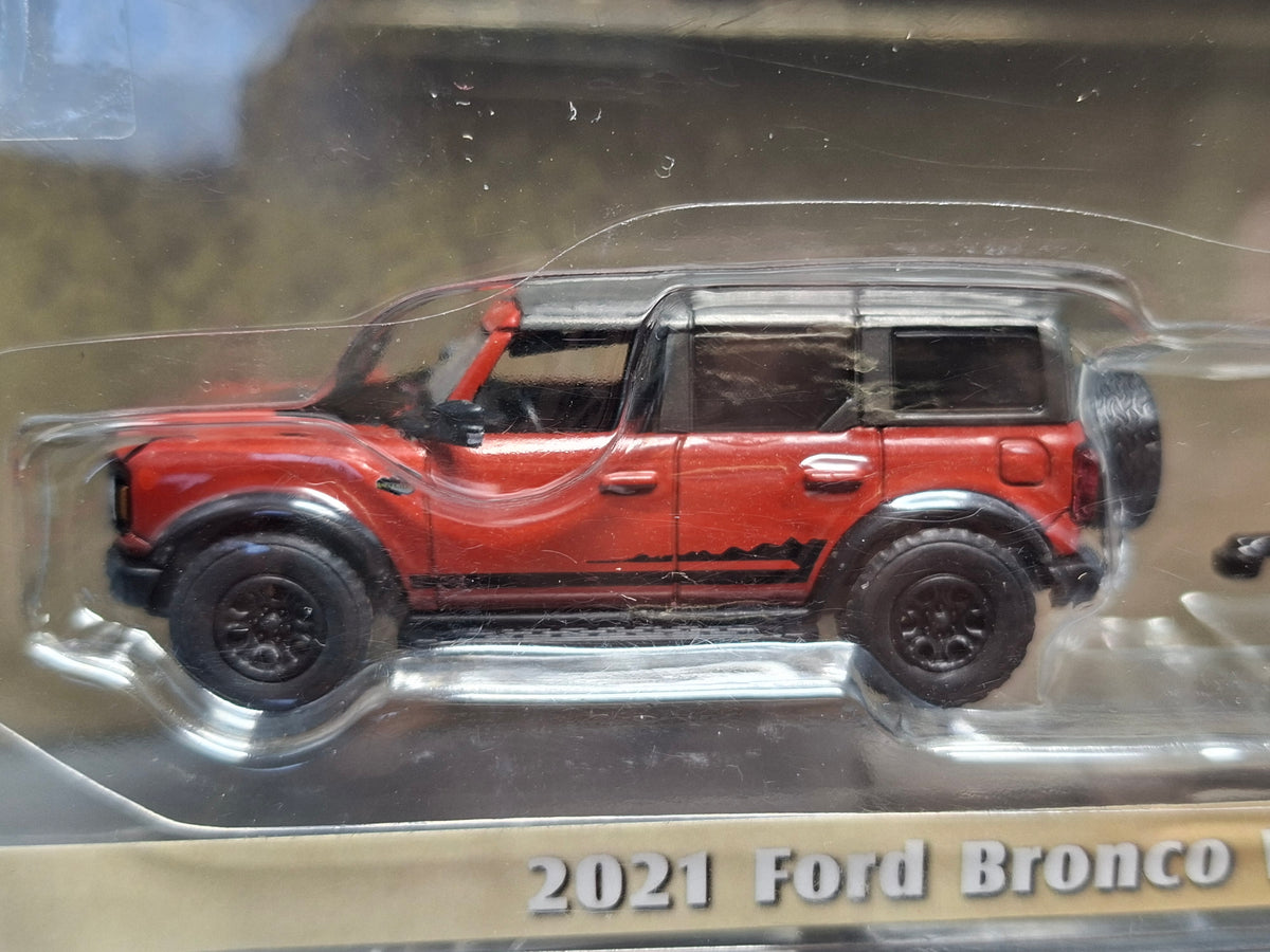 Greenlight Hitch & Tow 2021 Ford Bronco Wildtrak & Boat Trailer (CT03)
