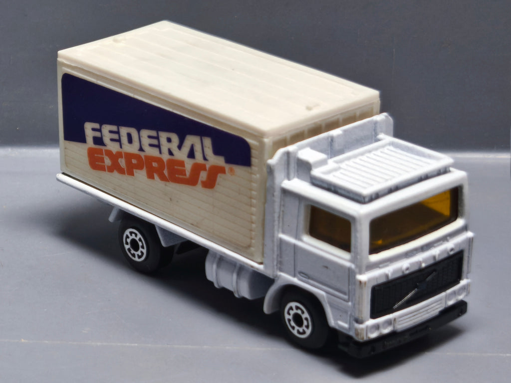 Matchbox 1987 mainline  Volvo container truck federal express     (A31)