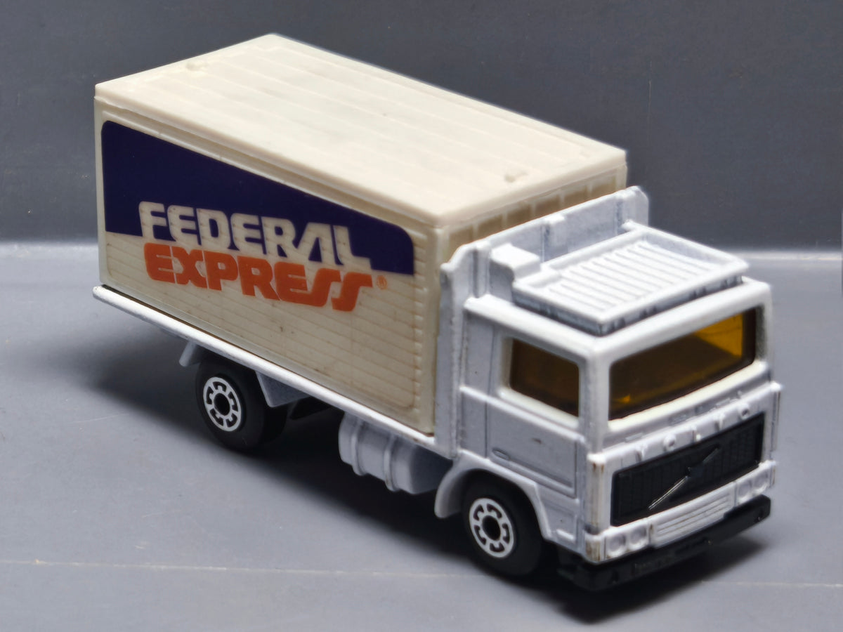 Matchbox 1987 mainline  Volvo container truck federal express     (A31)