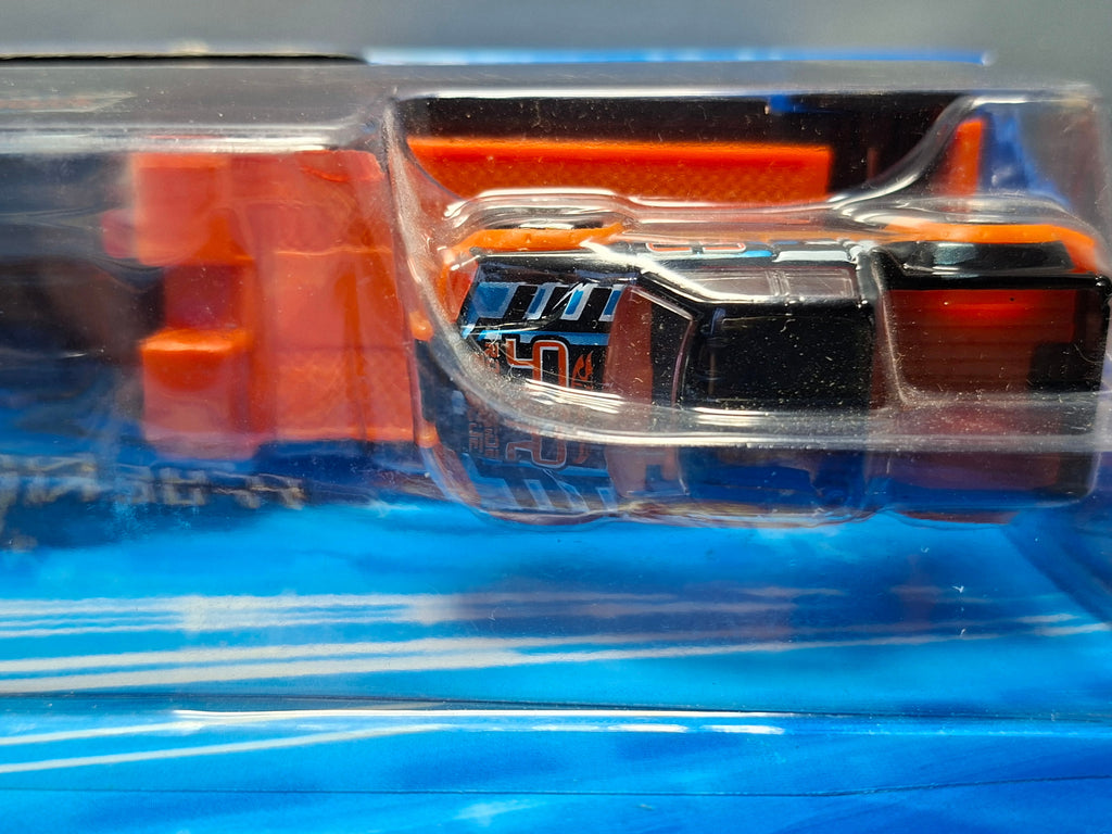 Hot Wheels 2004 truckin transporters Mega duty (CT07)
