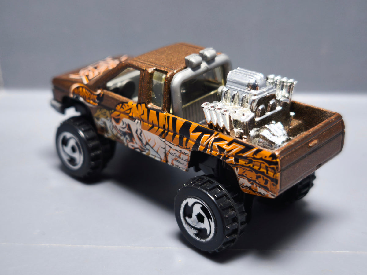 Hot Wheels Nissan hardbody 2000-021  (A16)