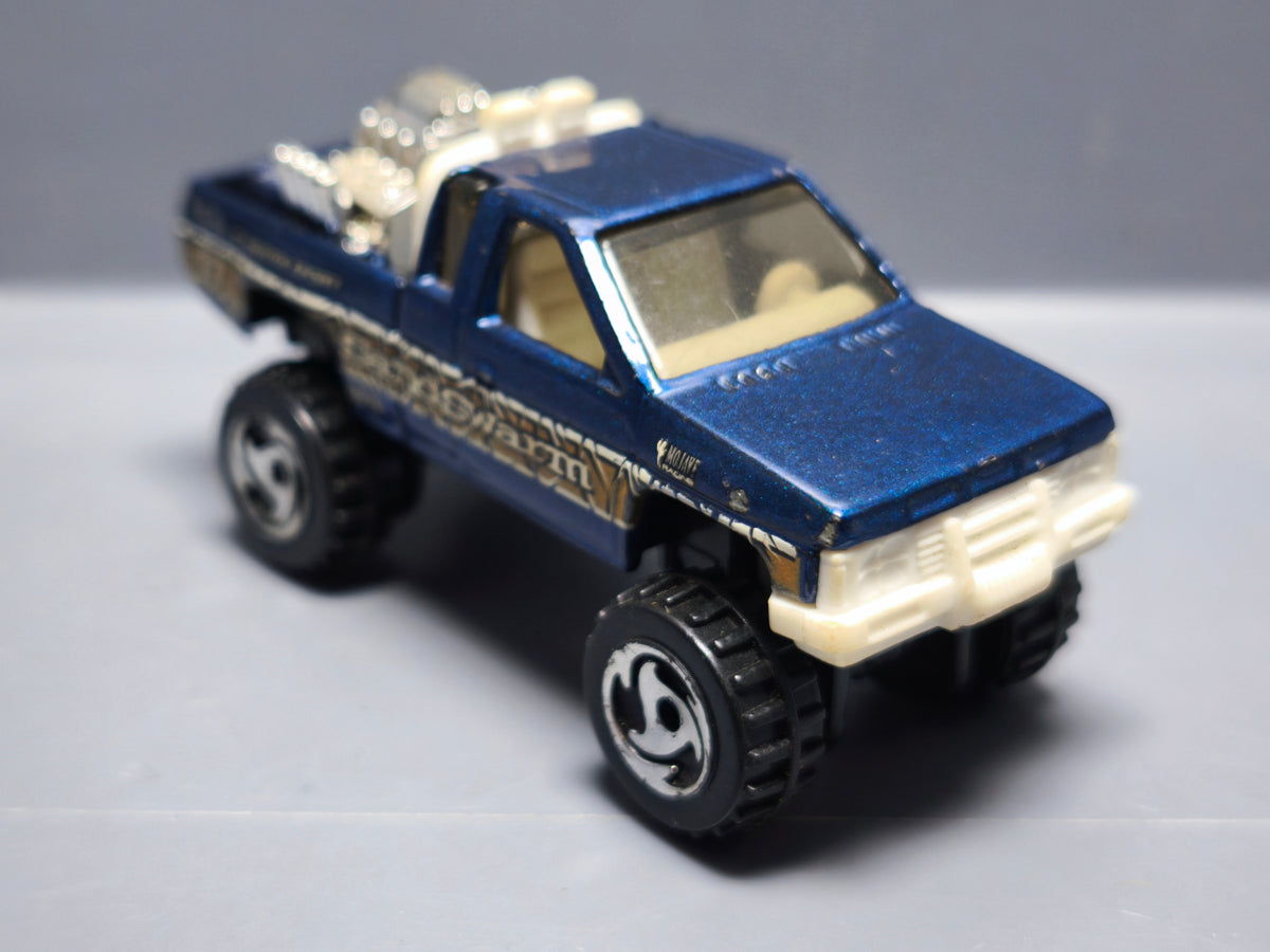 Hot Wheels Nissan hardbody 1999 multipack  (A16)