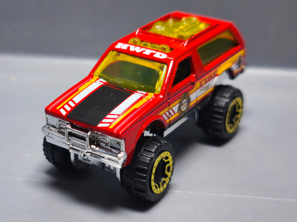 Hot Wheels Chevy Blazer 4X4 2016-213      (A20)