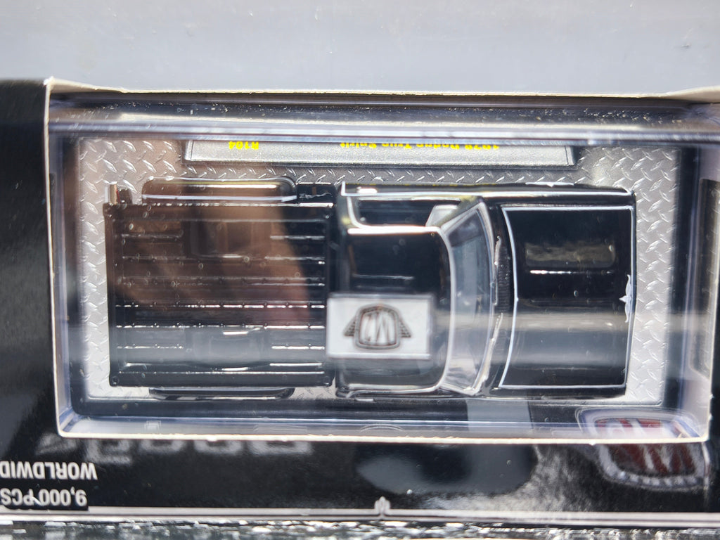 M2 Machines 1978 Dodge True Spirit R104 25-06 (NP08)