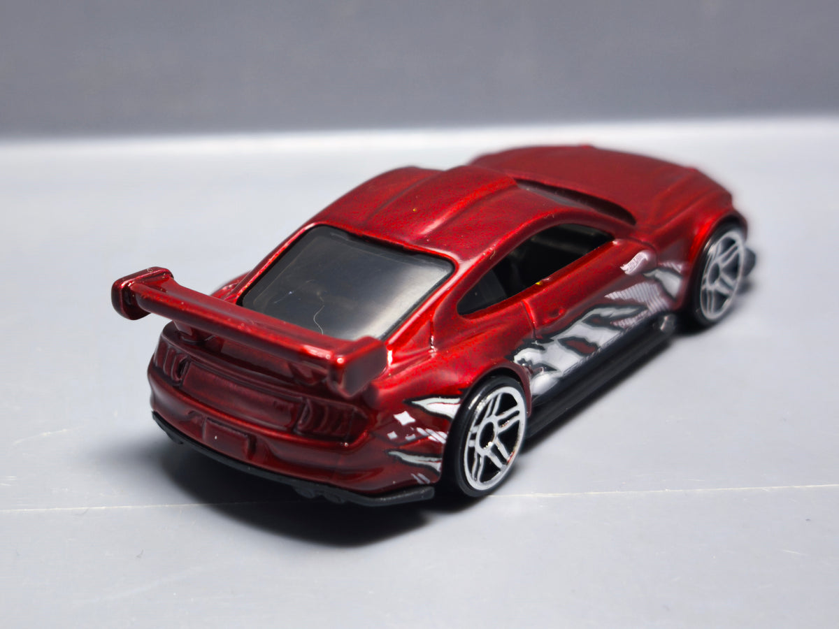 Hot Wheels 2024 multipack  Custom 18 Ford mustang GT    (A27)