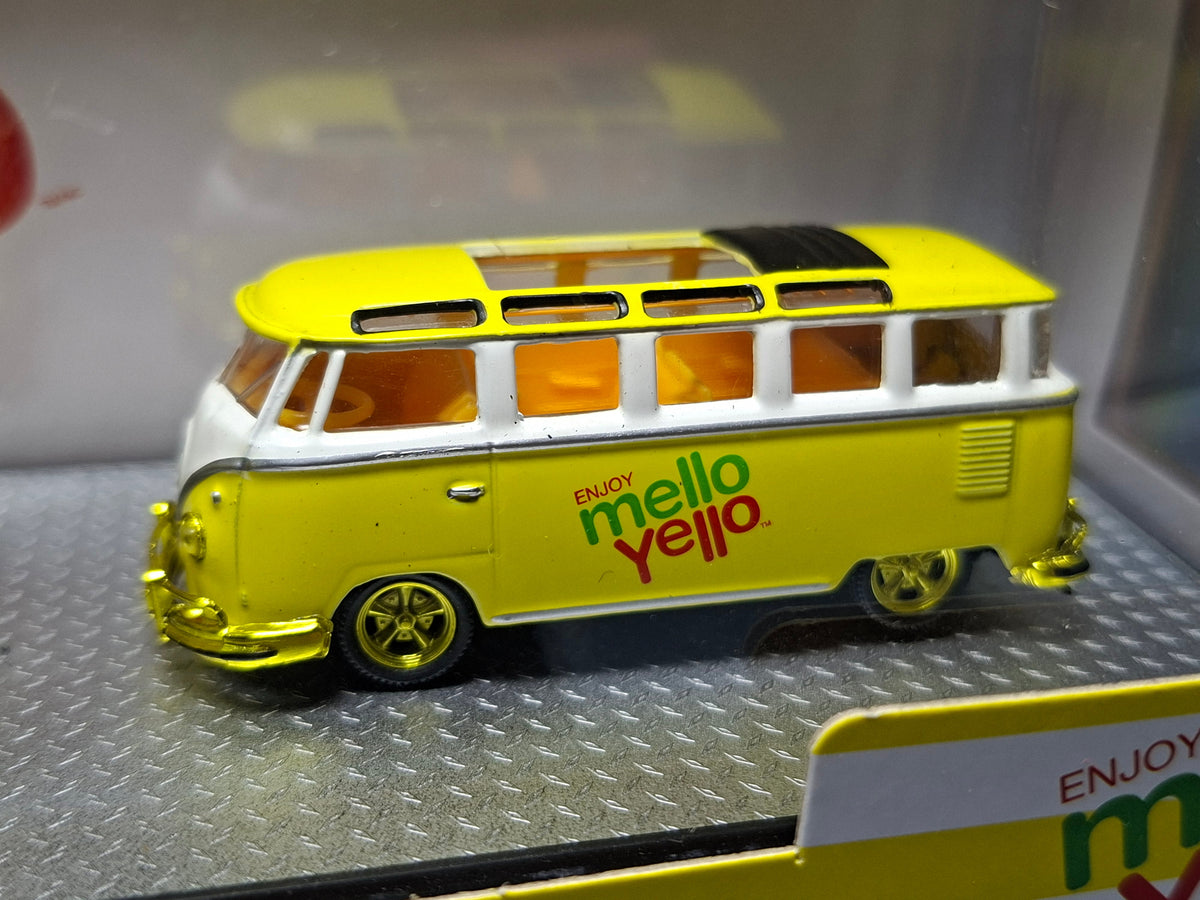 M2 Machines Coca Cola Mello Yello Volkswagen Double Cab Microbus Chase (CT08)