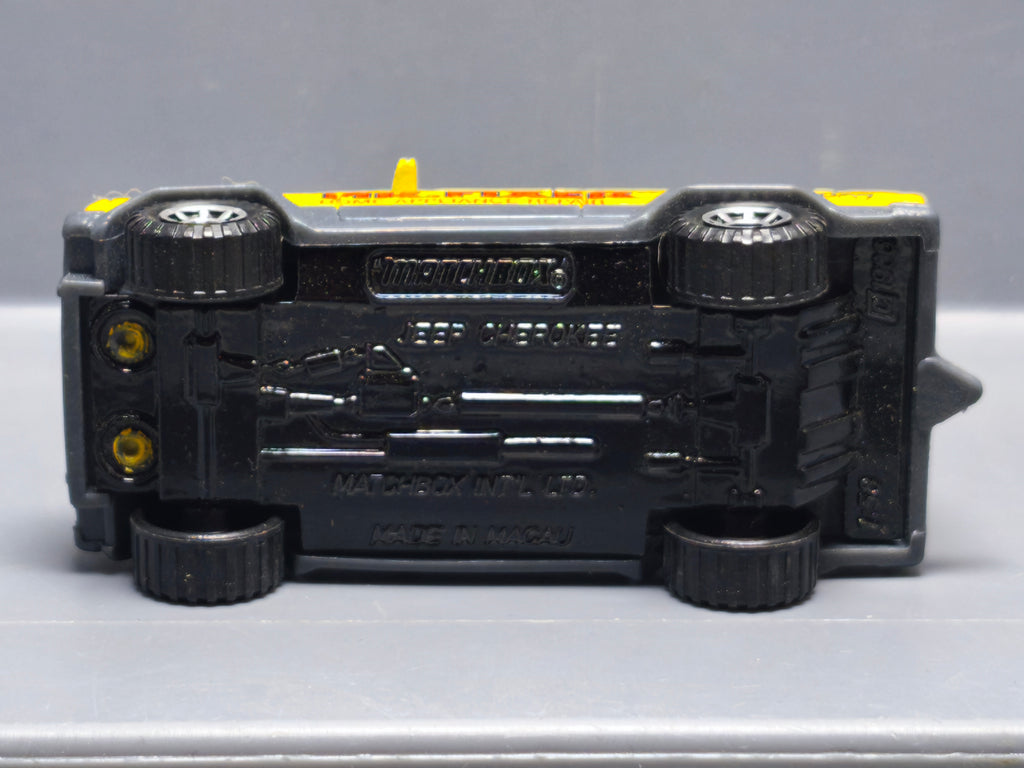 Matchbox 1988 mainline  Jeep cherokee  version  base brillante   (A31)