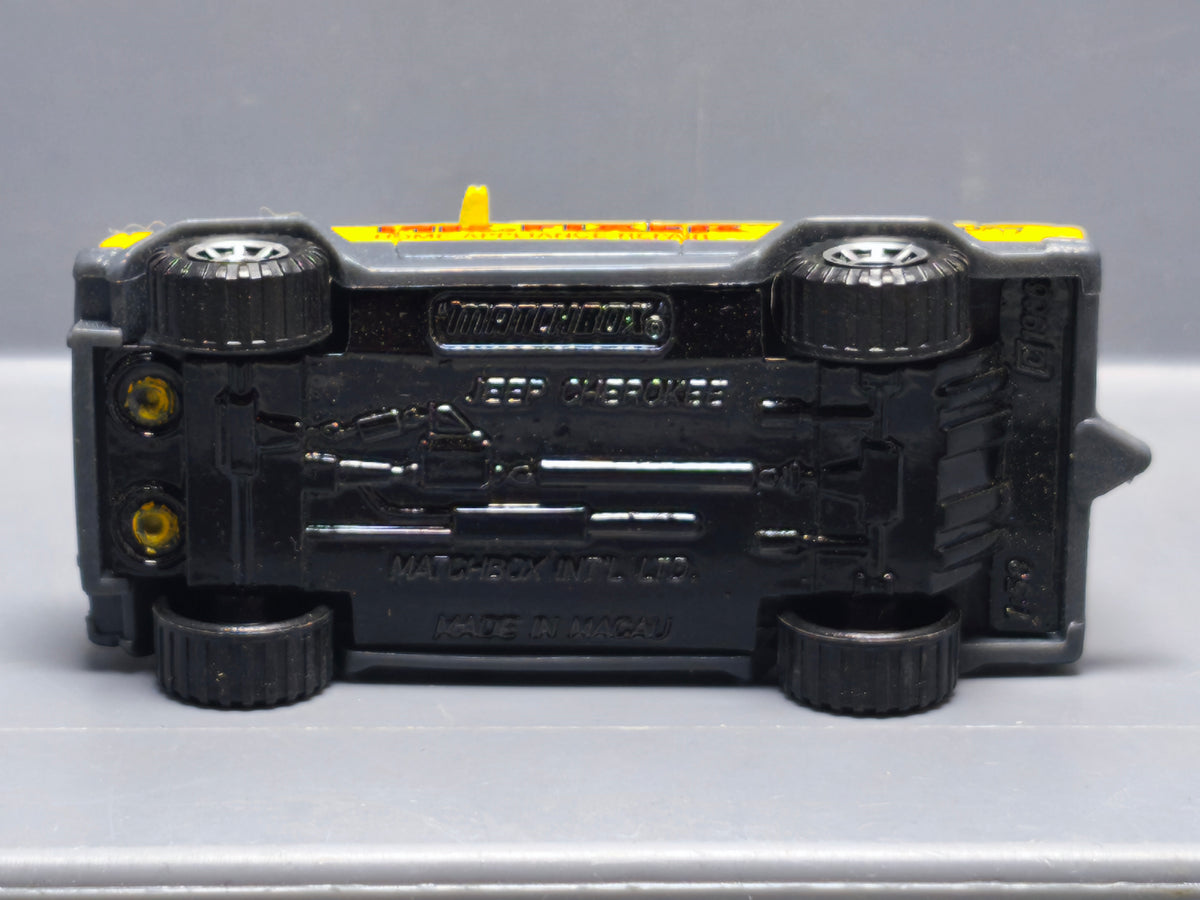 Matchbox 1988 mainline  Jeep cherokee  version  base brillante   (A31)