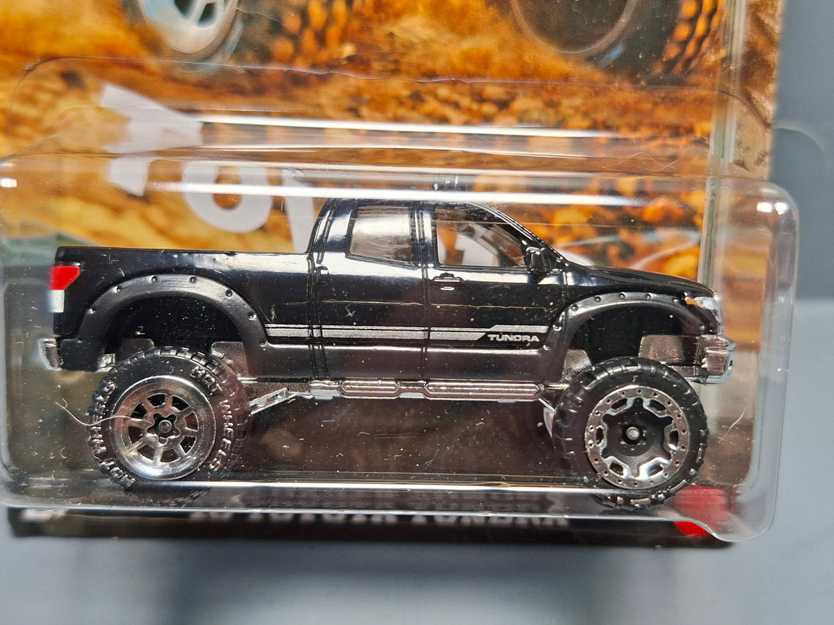 Hot Wheels 2025 Toyota ’10 TOYOTA TUNDRA   (NP49)