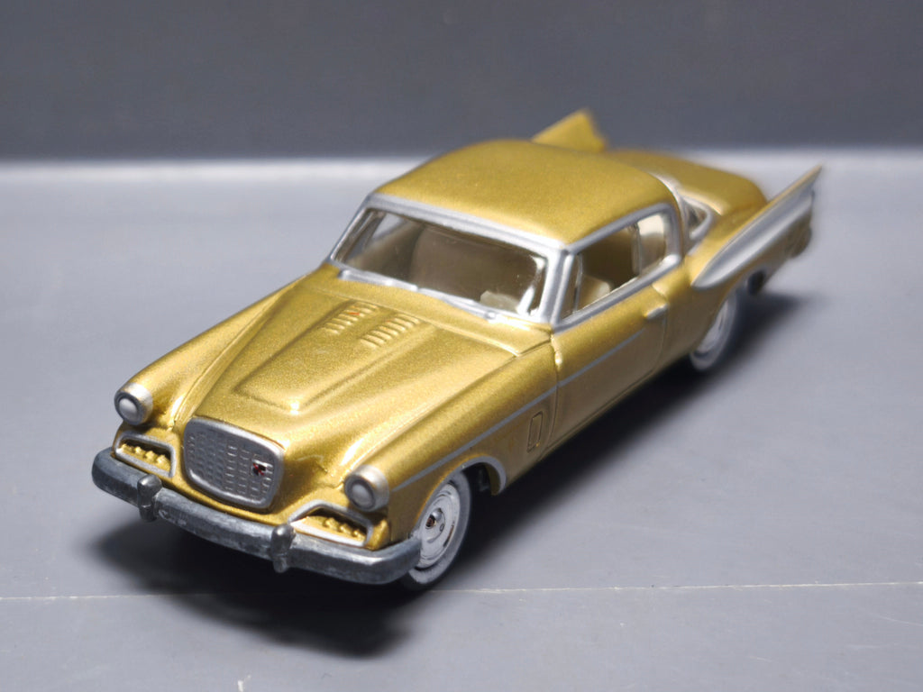 Johnny Lightning 2004 hot rods magazine  1947 studebaker golden Hawk  (A04)