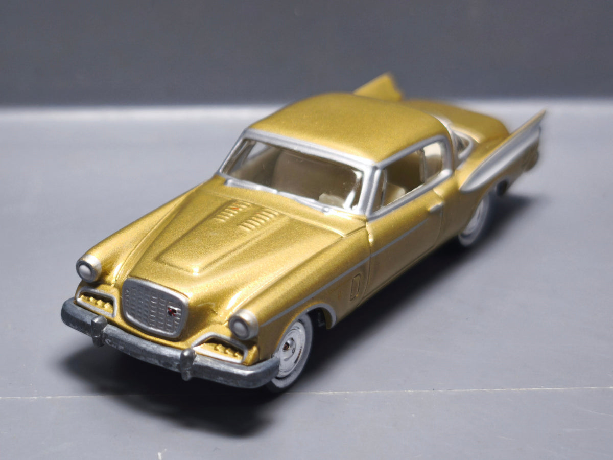 Johnny Lightning 2004 hot rods magazine  1947 studebaker golden Hawk  (A04)