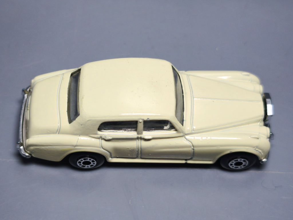 Matchbox 1982 mainline  Rolls royce silver cloud II version crème   (A06)