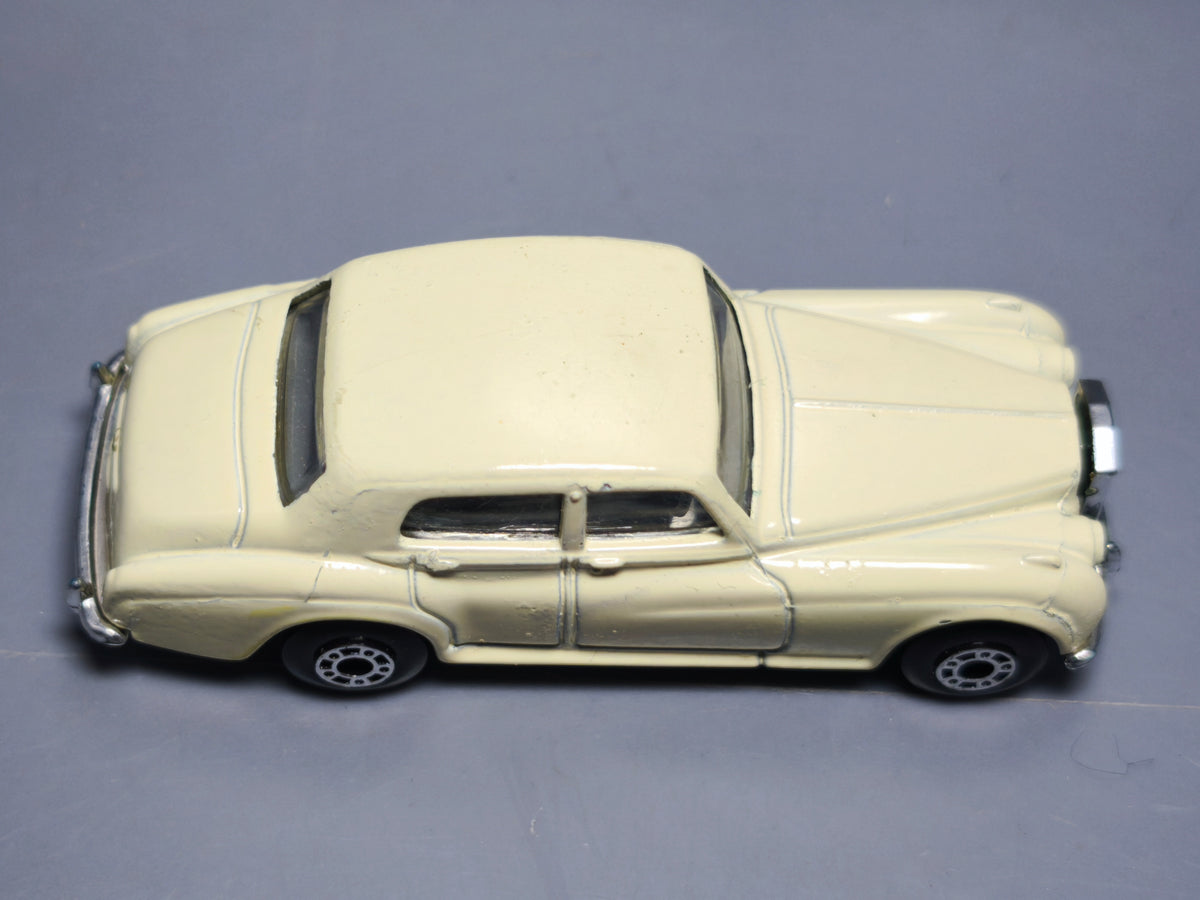 Matchbox 1982 mainline  Rolls royce silver cloud II version crème   (A06)