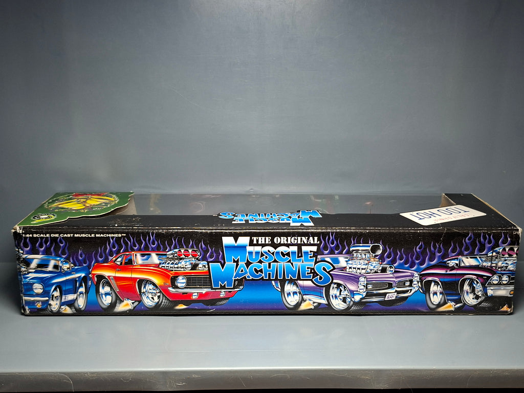 Muscle machines 2001 california too hot exclusive X-mas Pt cruiser camaro (CT10)