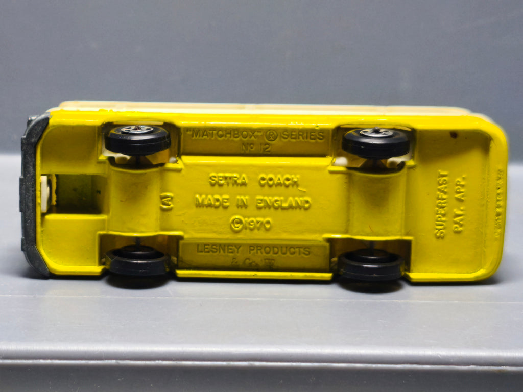 Matchbox lesney  Setra coach version jaune vitres claires  (A18)