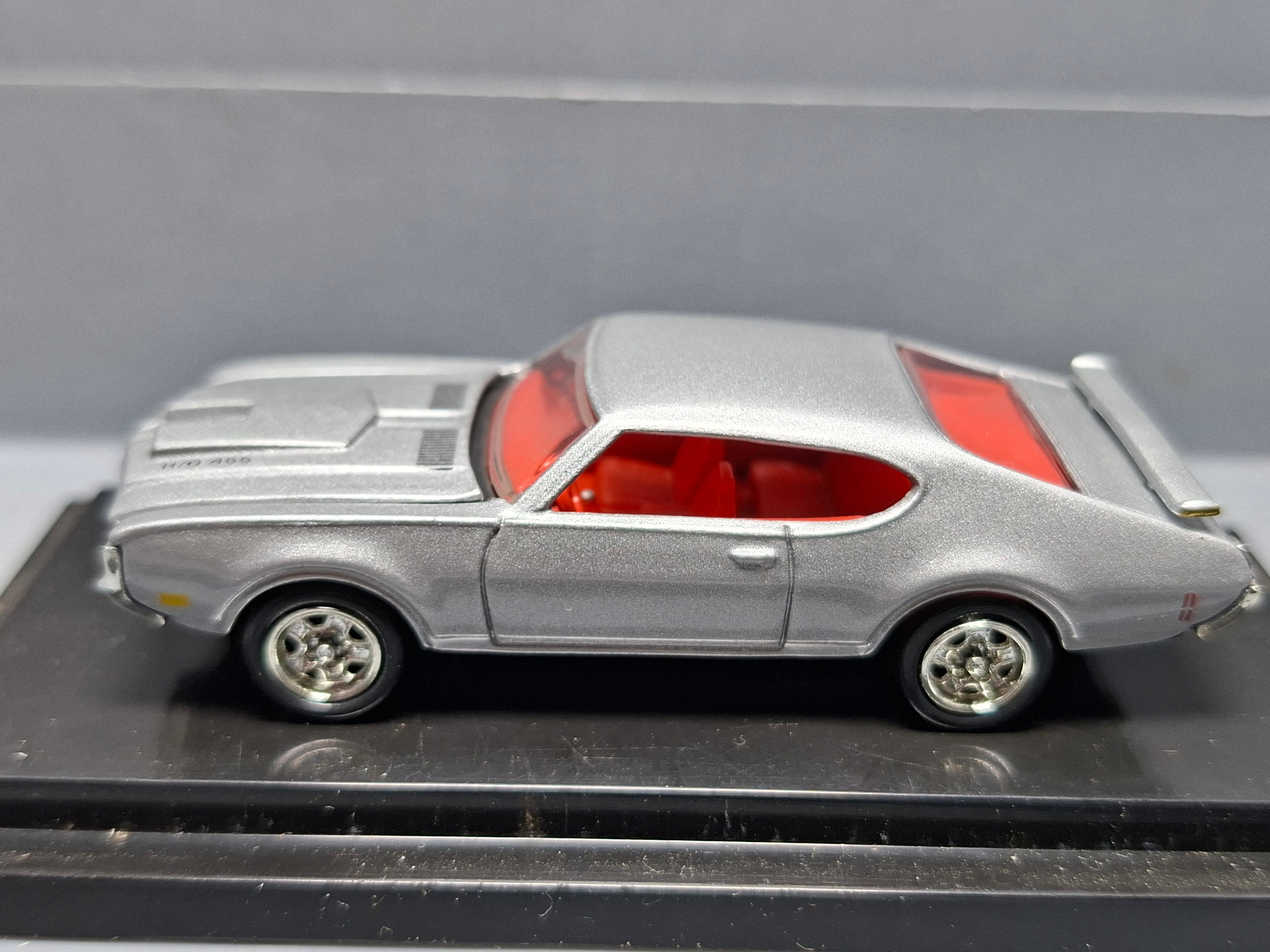 Hot Wheels 2000 cool collectible  1969 oldsmobile 442  (NP17)