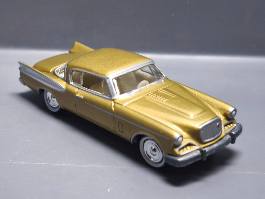 Johnny Lightning 2004 hot rods magazine  1947 studebaker golden Hawk  (A04)