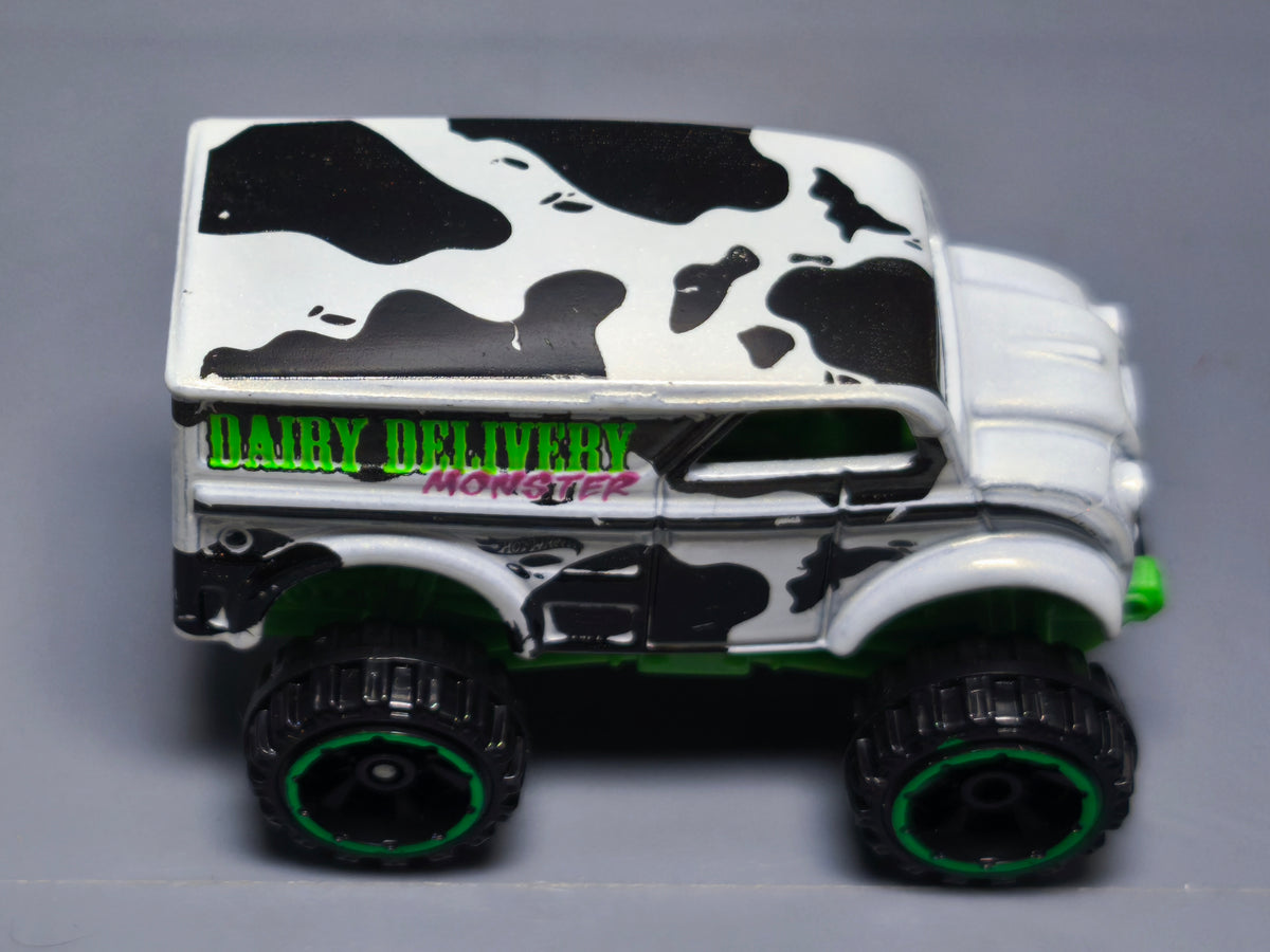 Hot Wheels Monster Dairy Delivery 2012-028 (A22)