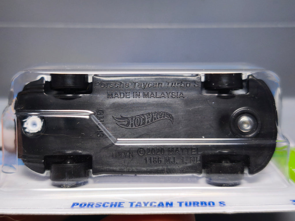 Hot Wheels Porsche Taycan Turbo S 2026-034 (NP36)