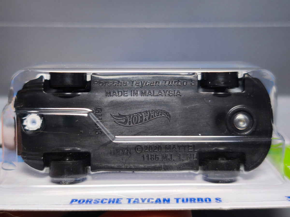 Hot Wheels Porsche Taycan Turbo S 2026-034 (NP36)