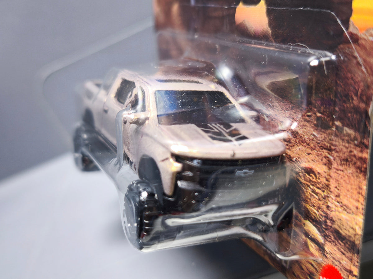 Hot Wheels Performance Truck 2019 chevrolet silverado trail boss LT (NP08)