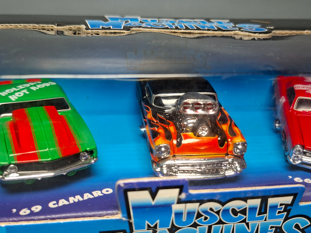 Muscle machines 2001 california too hot exclusive X-mas Pt cruiser camaro (CT10)
