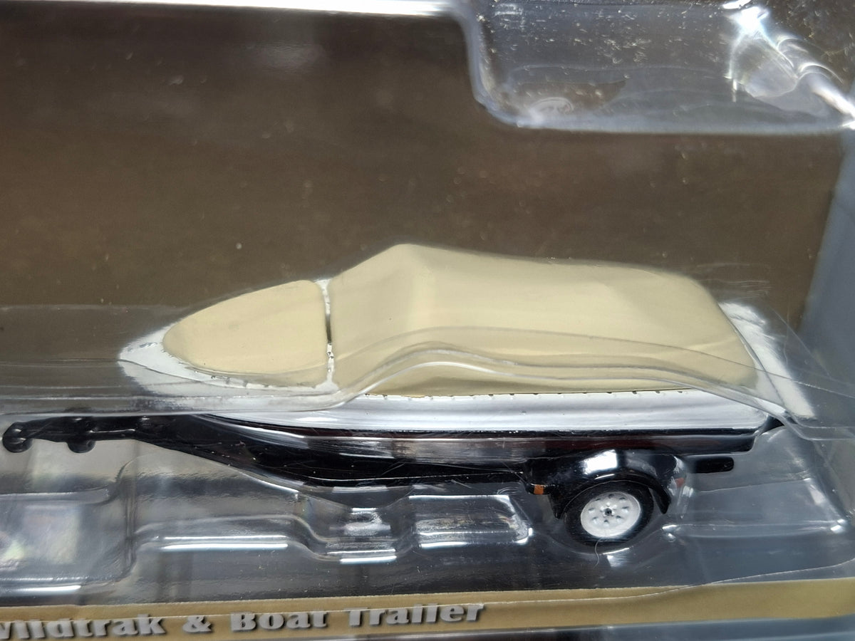 Greenlight Hitch & Tow 2021 Ford Bronco Wildtrak & Boat Trailer (CT03)