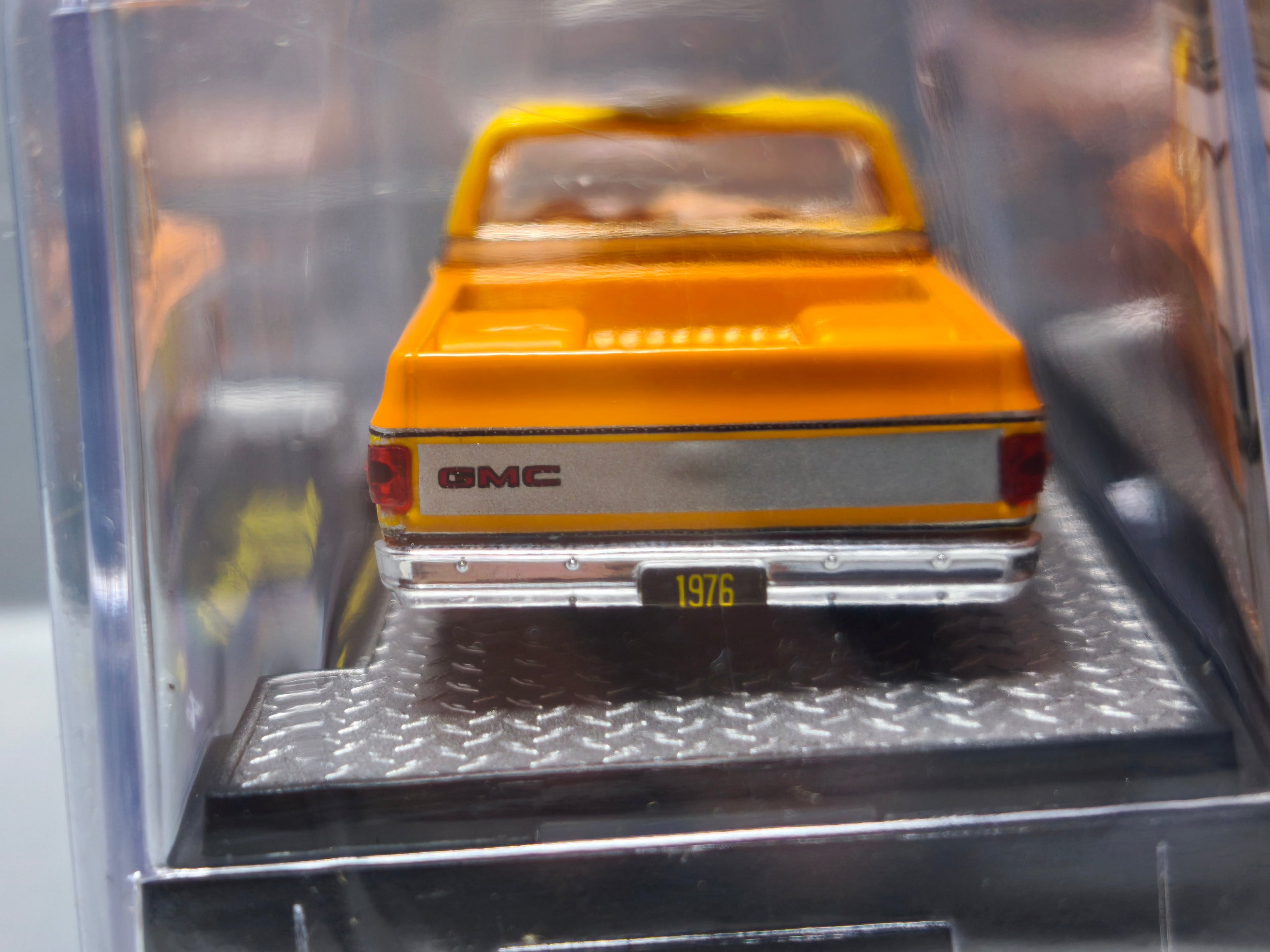 M2 Machines 1976 GMC Sierra Grande 15 Orange Slice(NG10)