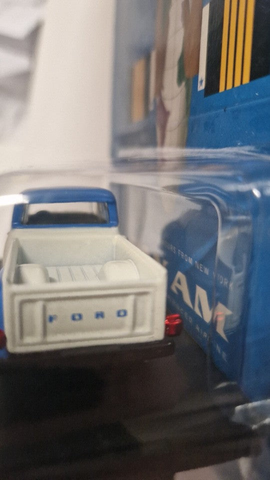 M2 Machines Auto-Drivers 1956 Ford F-100 Truck Pan Am (NG46)