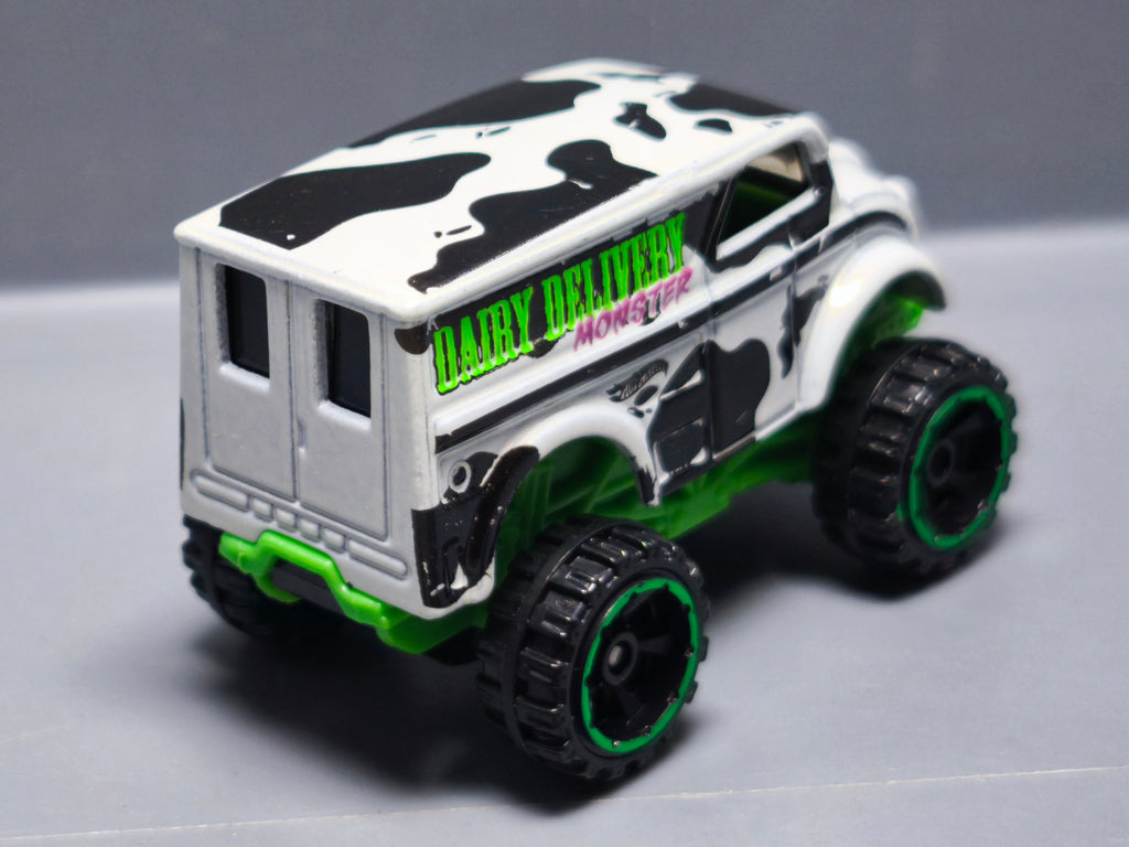 Hot Wheels Monster Dairy Delivery 2012-028 (A22)