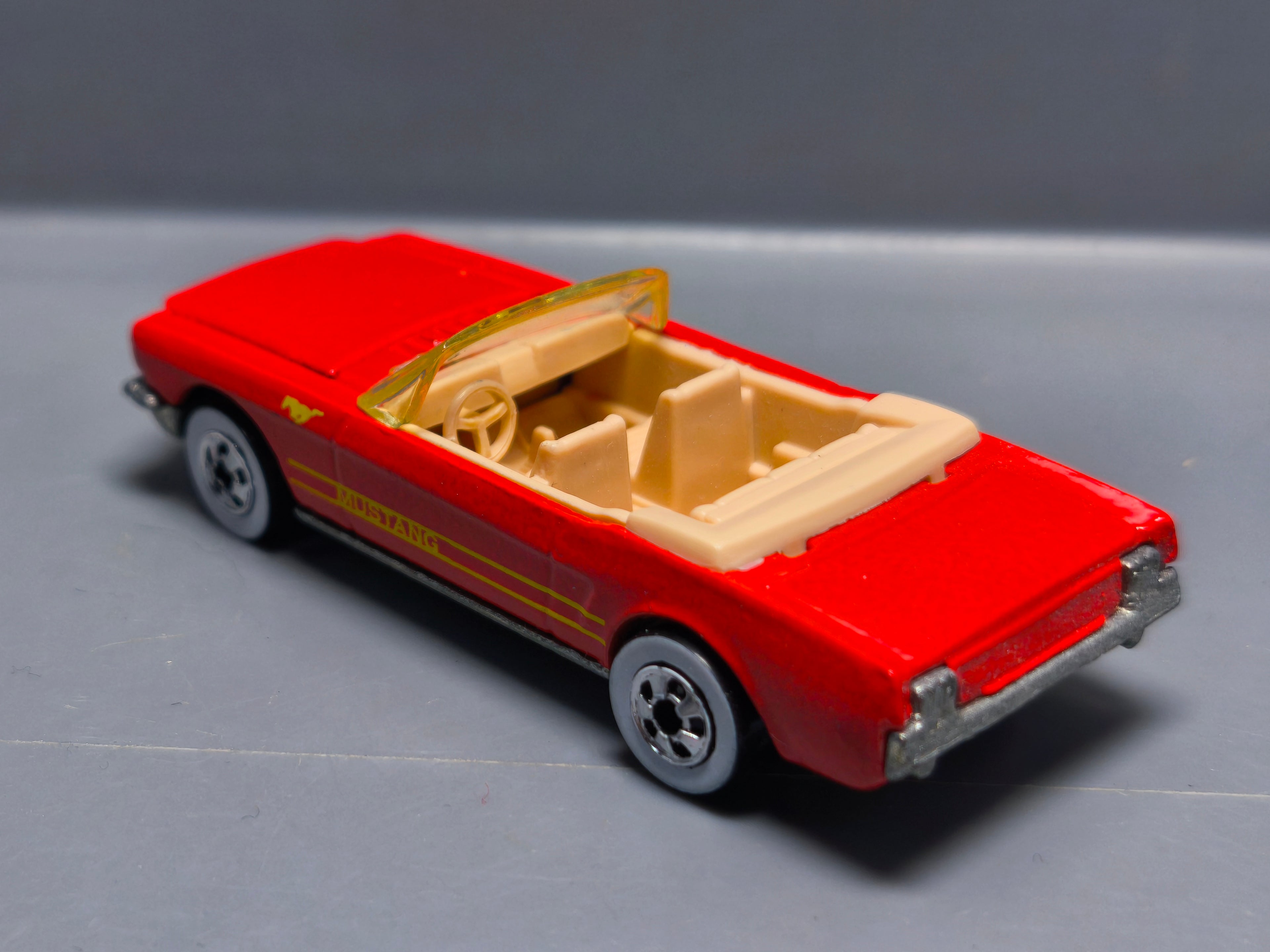 Hot Wheels 65 mustang convertible version rouge foncé 1991-162 (A07)