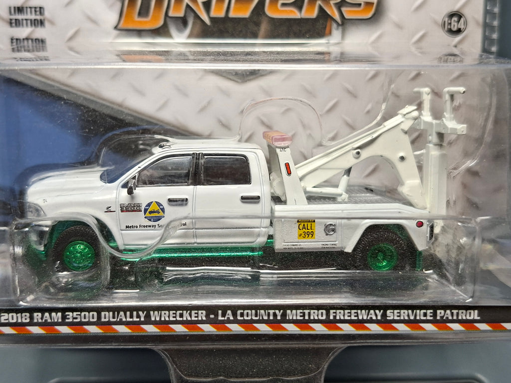 Greenlight Dually Drivers 2018 Ram 3500 Dually Wrecker Chase Green Wheels (CT05)