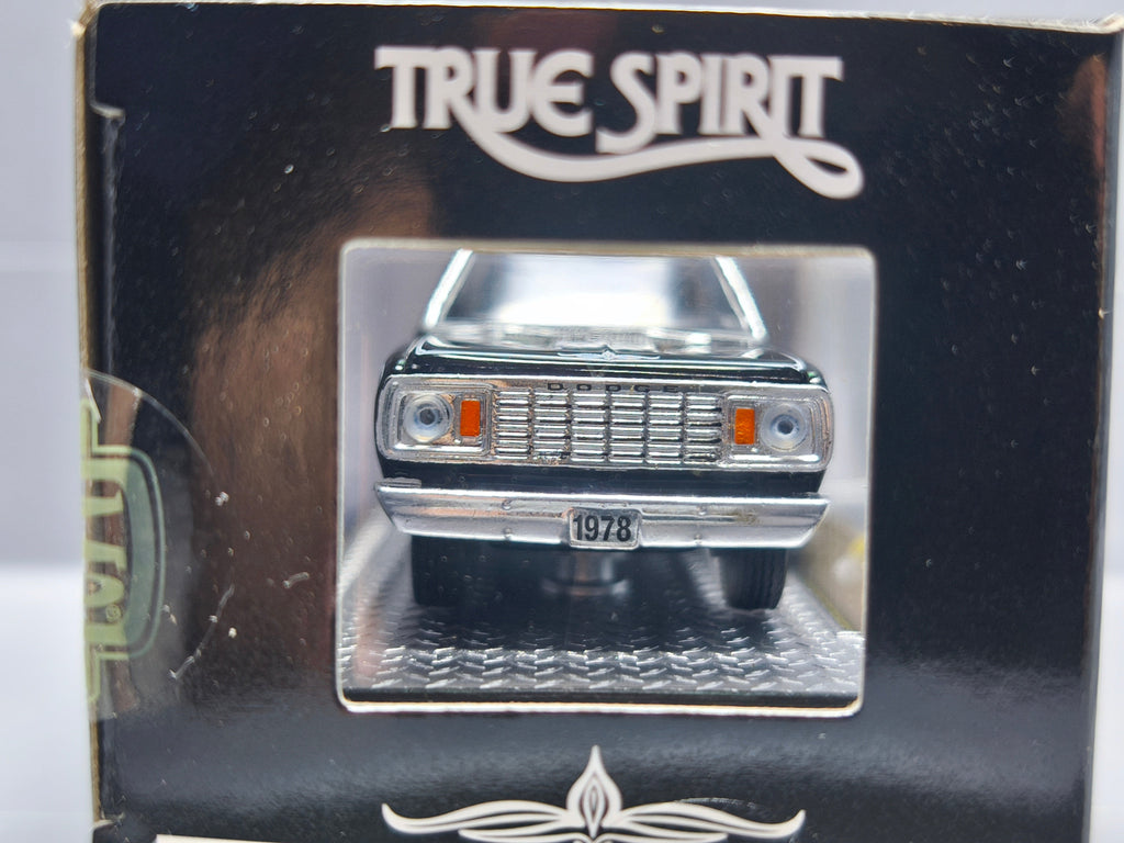 M2 Machines 1978 Dodge True Spirit R104 25-06 (NP08)