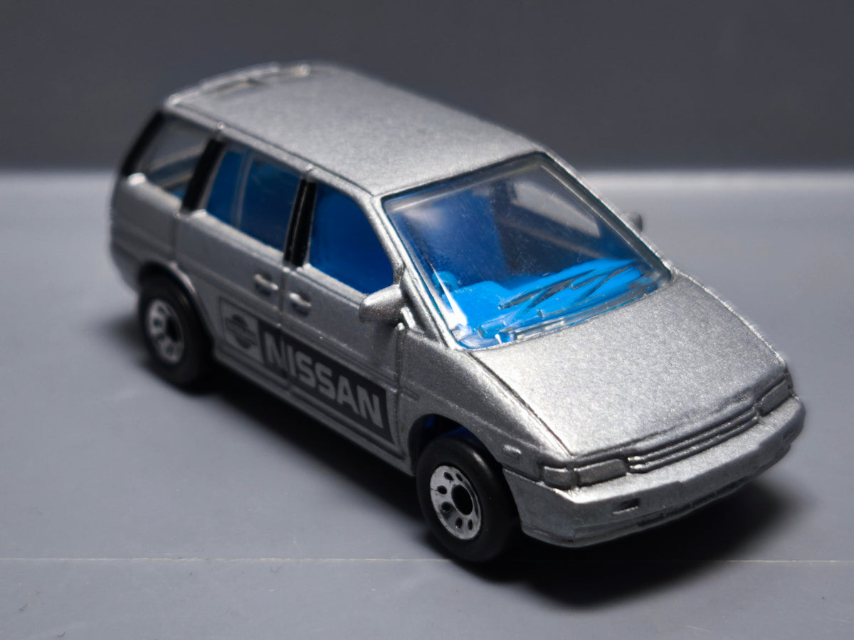 Matchbox 1992/93 mainline  Nissan prairie  (A30)