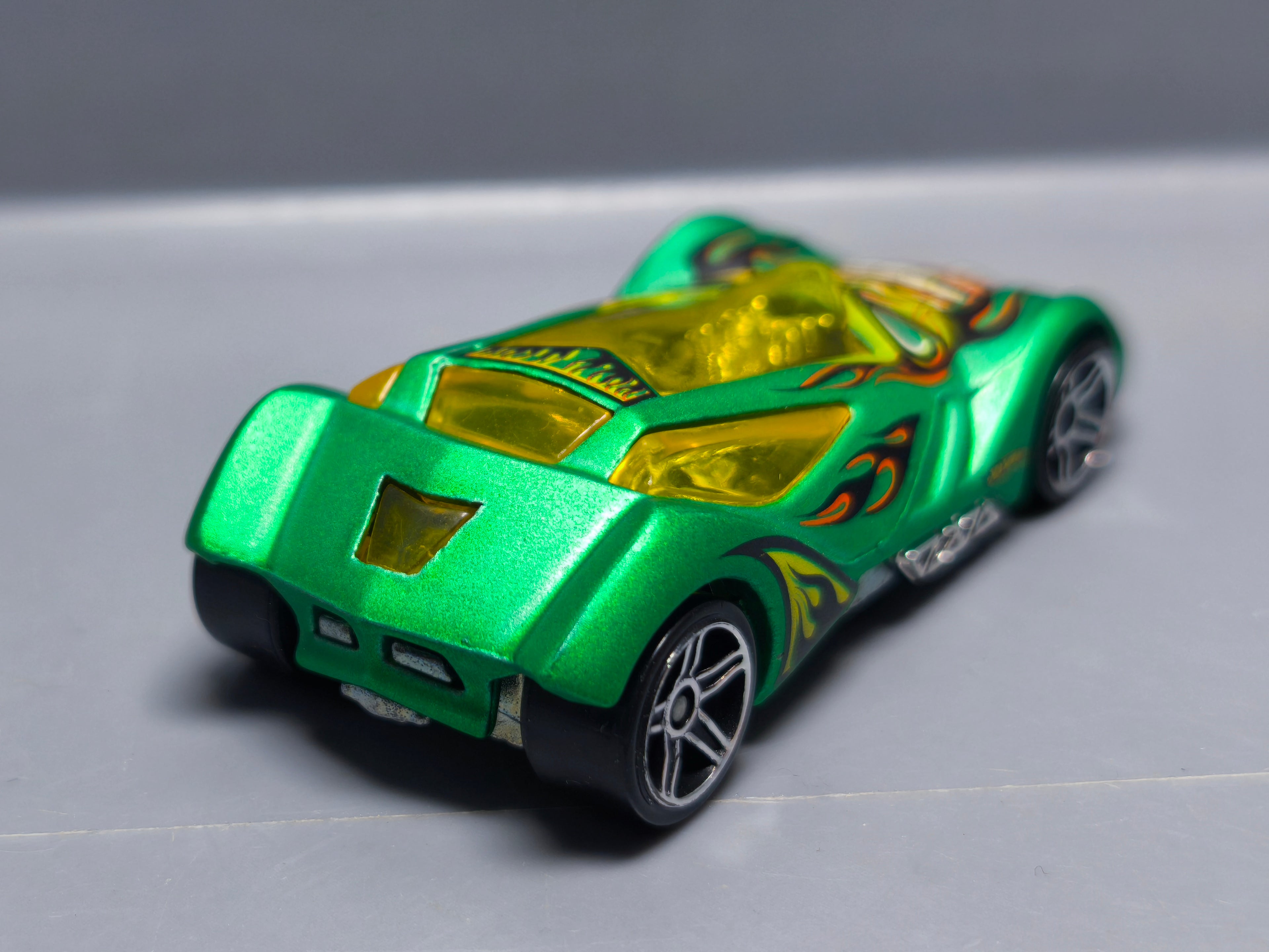 Hot Wheels Sinistra 2010-208 (A07)