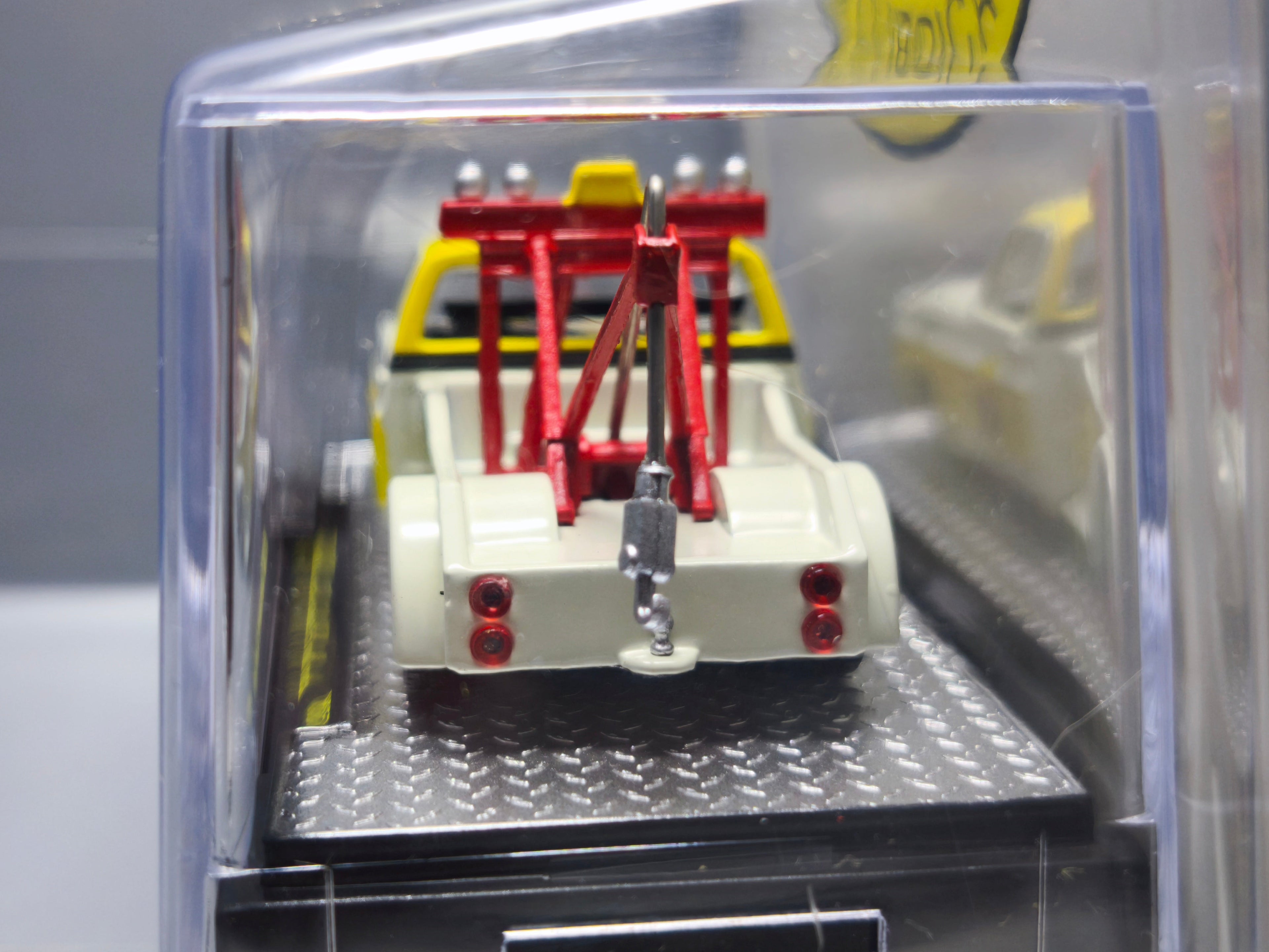 M2 Machines Hobby Exclusive 1975 GMC Sierra Grande 15 Tow Truck Penzoil (NG10)